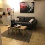 Ellie's Place 망들리유 라 나플