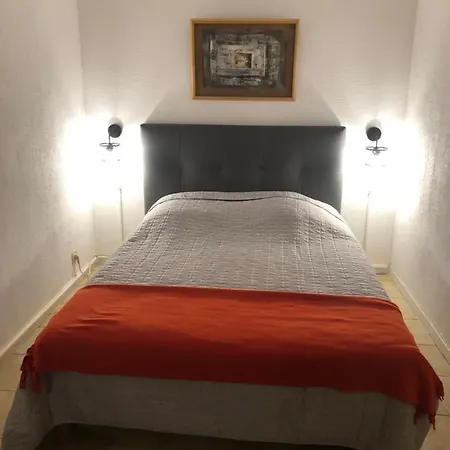 Апартаменты Ellie's Place